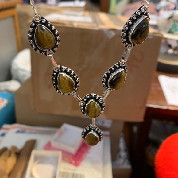 TIGER EYE SILVER NECKLACE BRAND NEW!!!
Stunningly beautiful - Picture 3 of 3